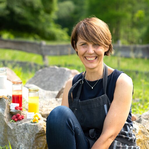 Claudia Fenzel mit ihrer eigenen Salatsoße | © Fenzel Claudia und Stefan